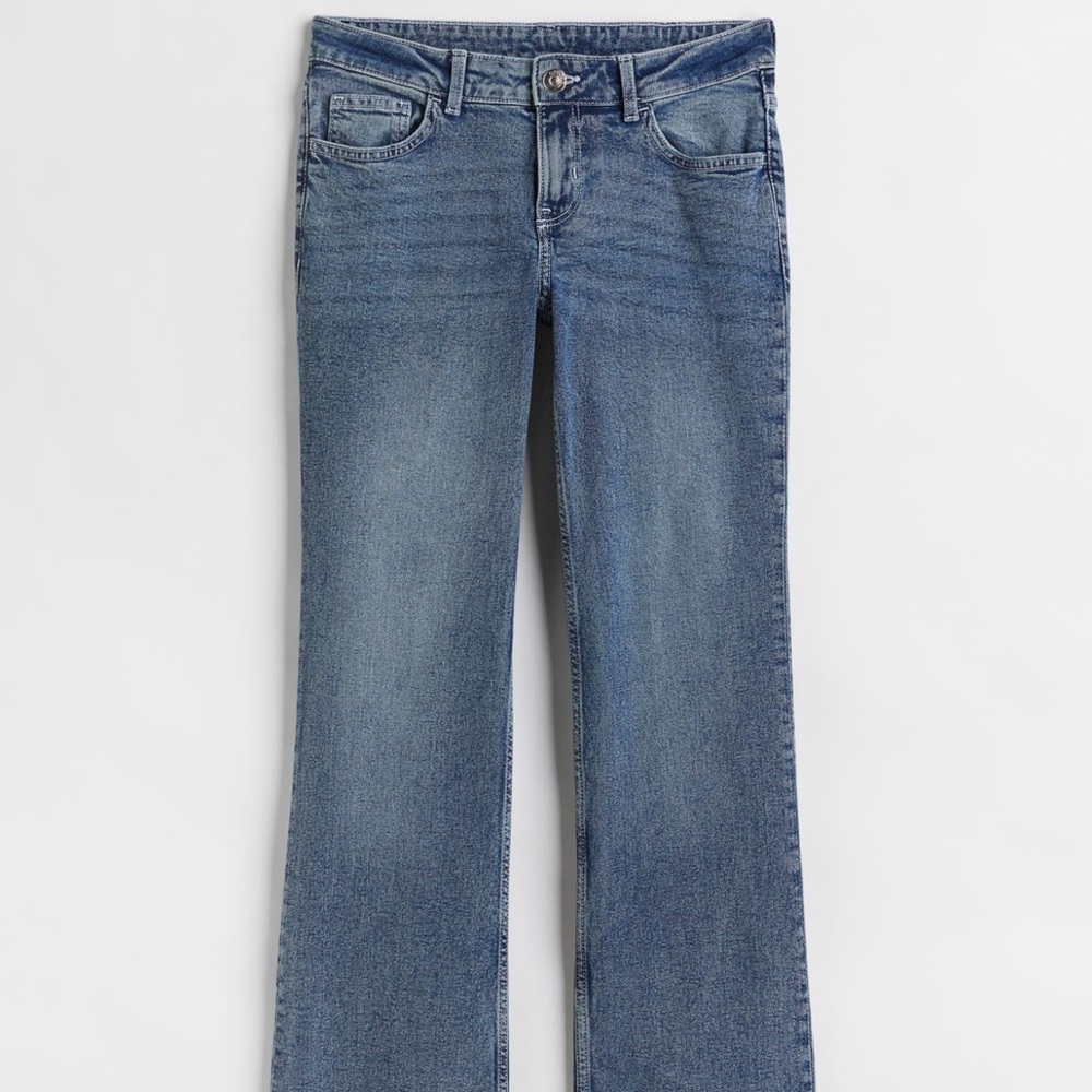 LOW RISE FLARE JEANS. SIZE 6